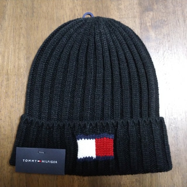 TOMMY HILFIGER(トミーヒルフィガー)のブラック トミーヒルフィガー ニットキャップ レディースの帽子(キャップ)の商品写真