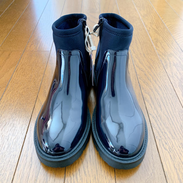 ZARA KIDS(ザラキッズ)のZARA ガール エナメルブーツ 23.5cm キッズ/ベビー/マタニティのキッズ靴/シューズ(15cm~)(ブーツ)の商品写真