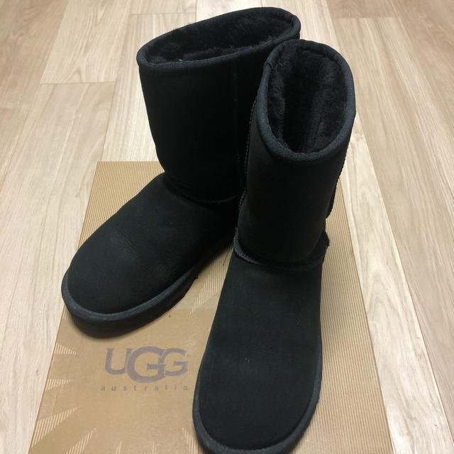 【UGG/アグ】ムートンブーツ　US7(24cm)ブラック　クラシック　ショート