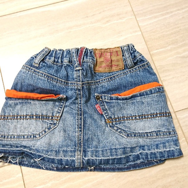 F.O.KIDS(エフオーキッズ)のFOキッズ デニムスカート 90 キッズ/ベビー/マタニティのキッズ服女の子用(90cm~)(スカート)の商品写真