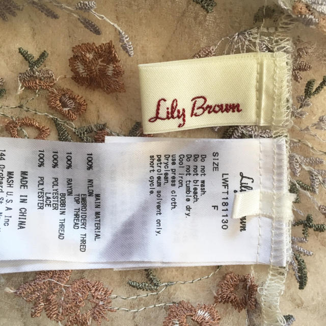 Lily Brown(リリーブラウン)のみれん様専用♪ Lily Brown フラワー刺繍トップス レディースのトップス(シャツ/ブラウス(半袖/袖なし))の商品写真