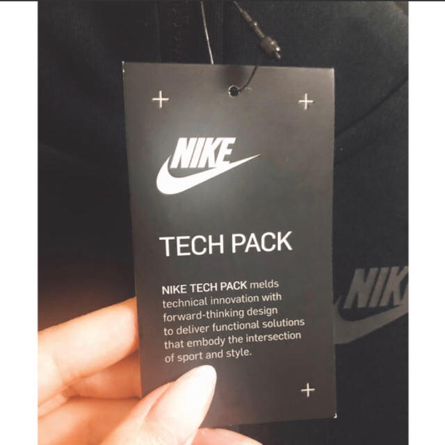 NIKE(ナイキ)のNIKE テックパックパーカー レディースのトップス(パーカー)の商品写真