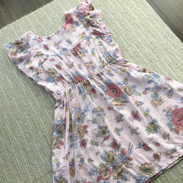 GAP Kids(ギャップキッズ)の花柄ワンピース120 キッズ/ベビー/マタニティのキッズ服女の子用(90cm~)(ワンピース)の商品写真