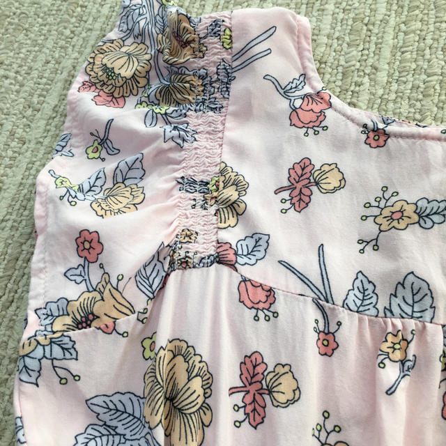 GAP Kids(ギャップキッズ)の花柄ワンピース120 キッズ/ベビー/マタニティのキッズ服女の子用(90cm~)(ワンピース)の商品写真