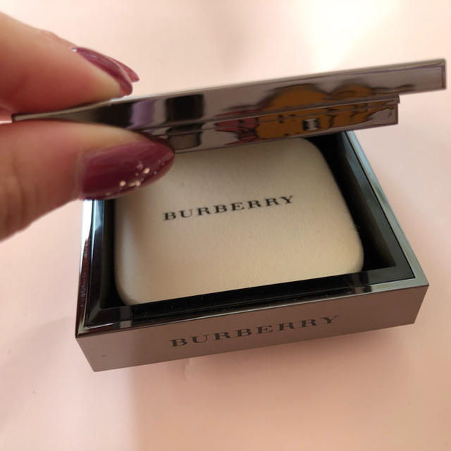 BURBERRY(バーバリー)のBurberry バーバリーコスメ フレッシュグロウコンパクト20 コスメ/美容のベースメイク/化粧品(ファンデーション)の商品写真