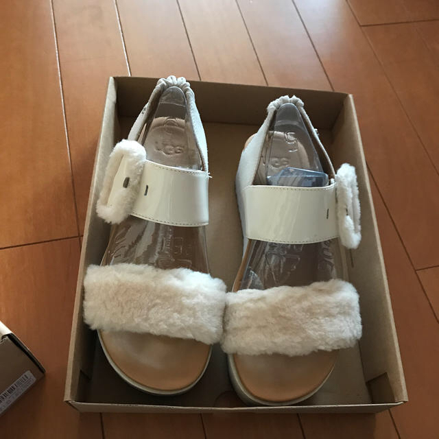 UGG(アグ)の送料込みでUGG、大人気(^^) レディースの靴/シューズ(サンダル)の商品写真