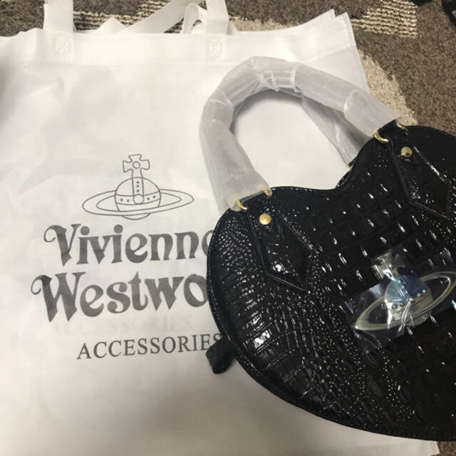 Vivienne Westwood(ヴィヴィアンウエストウッド)のヴィヴィアン ウエストウッド ハンドバッグ ハート型 新品未使用 レディースのバッグ(ハンドバッグ)の商品写真
