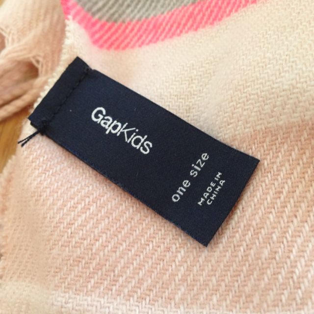 GAP Kids(ギャップキッズ)の♡美品！GapKidsマフラー♡ガールズ キッズ/ベビー/マタニティのこども用ファッション小物(マフラー/ストール)の商品写真