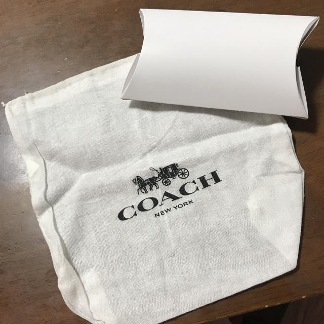 COACH(コーチ)のCOACH のロゴ入りピアス レディースのアクセサリー(ピアス)の商品写真