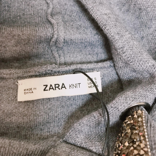 ZARA(ザラ)のZARA ラメビジュー　パーカー風ニット レディースのトップス(ニット/セーター)の商品写真