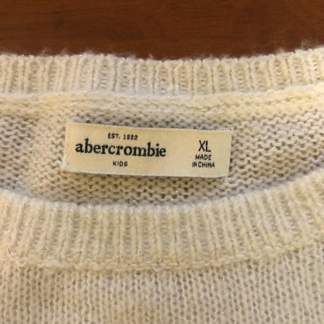 Abercrombie&Fitch(アバクロンビーアンドフィッチ)のアバクロ　ホワイトラメニット レディースのトップス(ニット/セーター)の商品写真