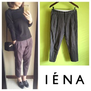 イエナ(IENA)のストライプ タック ネイビー 去年 着画(クロップドパンツ)