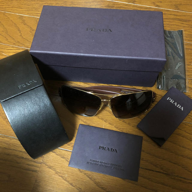 PRADA(プラダ)の確実正規品PRADAサングラス美品付属品あり メンズのファッション小物(サングラス/メガネ)の商品写真