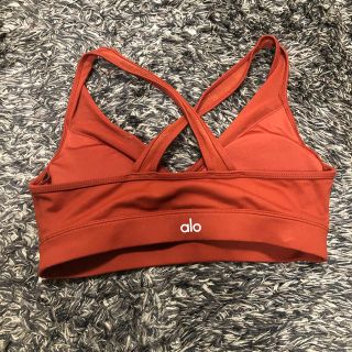 ルルレモン(lululemon)のaloyoga アローヨガ　ブラトップ　赤オレンジ　中古品(ヨガ)