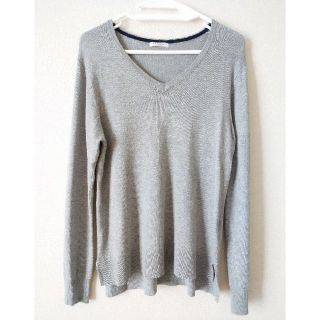 ハニーズ(HONEYS)の《美品》グレー　シンプルVネック長袖ニット(ニット/セーター)