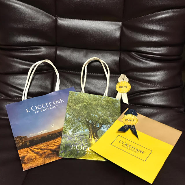 L'OCCITANE(ロクシタン)の L’OCCITANE ショップ袋　紙袋×3 リボン×2 レディースのバッグ(ショップ袋)の商品写真