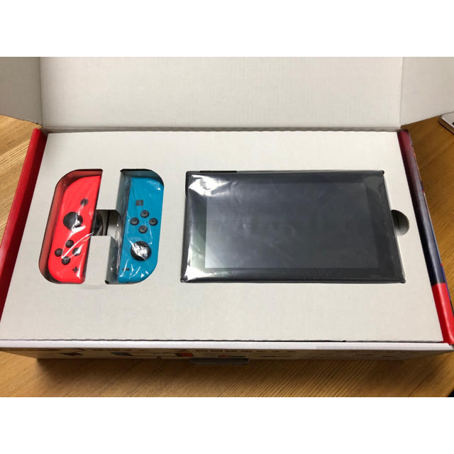 Nintendo Switch(ニンテンドースイッチ)の新型Nintendo Switch エンタメ/ホビーのゲームソフト/ゲーム機本体(家庭用ゲーム機本体)の商品写真