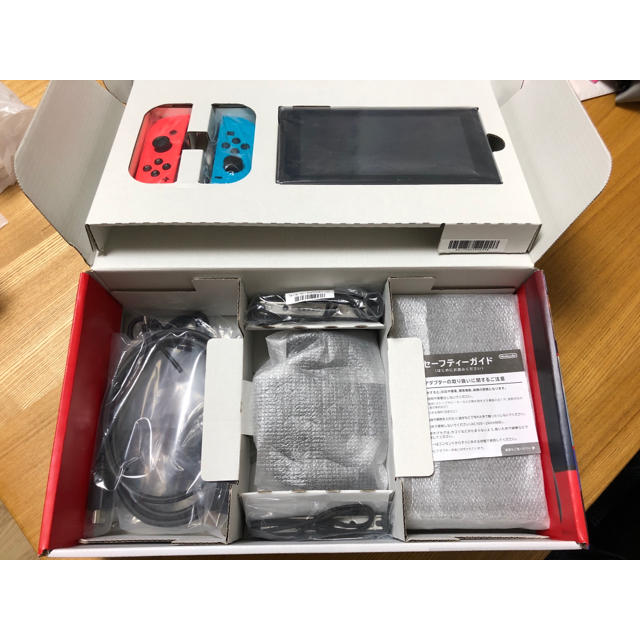 Nintendo Switch(ニンテンドースイッチ)の新型Nintendo Switch エンタメ/ホビーのゲームソフト/ゲーム機本体(家庭用ゲーム機本体)の商品写真