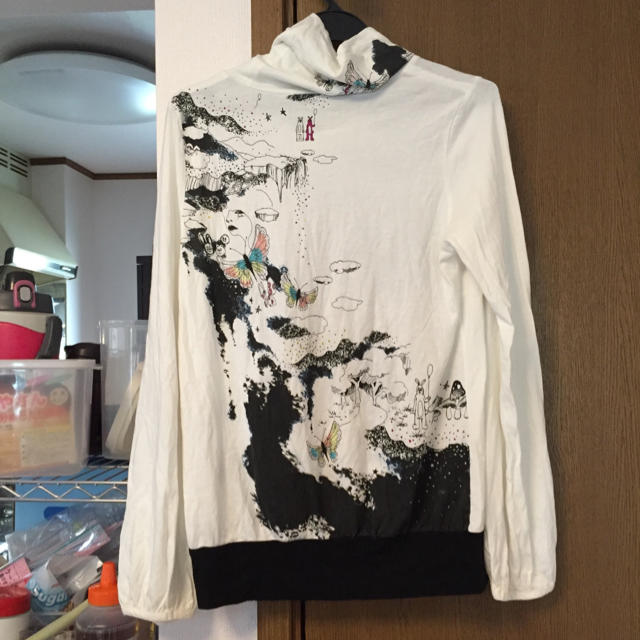 ScoLar(スカラー)のスカラー  ロンＴ  蝶々 レディースのトップス(Tシャツ(長袖/七分))の商品写真