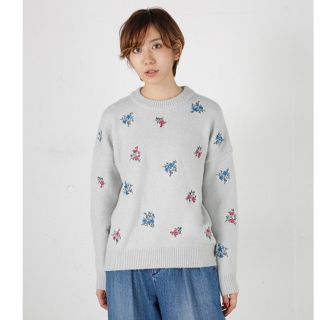 マウジー(moussy)の大人気　moussy　FLOWER EMBROIDERY KNIT(ニット/セーター)