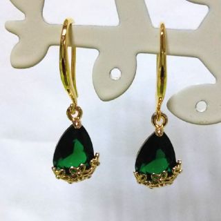 エメラルドグリーン ガラス フック ピアス(ピアス)