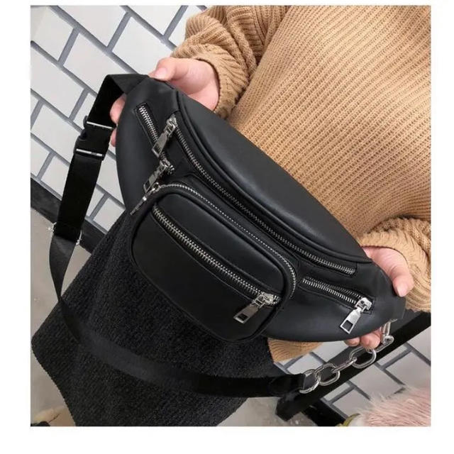 ❤️ウエストポーチ❤️チェーン付シンプル 高級感 レディースのバッグ(ボディバッグ/ウエストポーチ)の商品写真