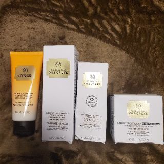 ザボディショップ(THE BODY SHOP)のラスト１セット　定価21780円　ボディショップ　オイルズオブライフ　４点セット(化粧水/ローション)