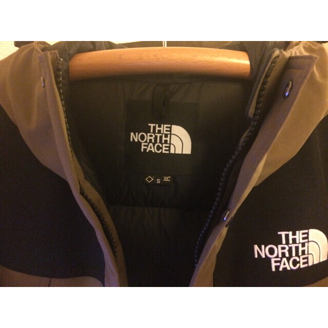 THE NORTH FACE(ザノースフェイス)の新品同様 ノースフェイス マウンテンダウンジャケット ビーチグリーン Sサイズ メンズのジャケット/アウター(マウンテンパーカー)の商品写真