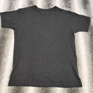 ユニクロ(UNIQLO)のUNIQLO メンズTシャツ（ダークグレー）(Tシャツ/カットソー(半袖/袖なし))