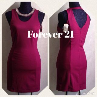 フォーエバートゥエンティーワン(FOREVER 21)の新品タグ付Forever ビジューワンピ(ひざ丈ワンピース)