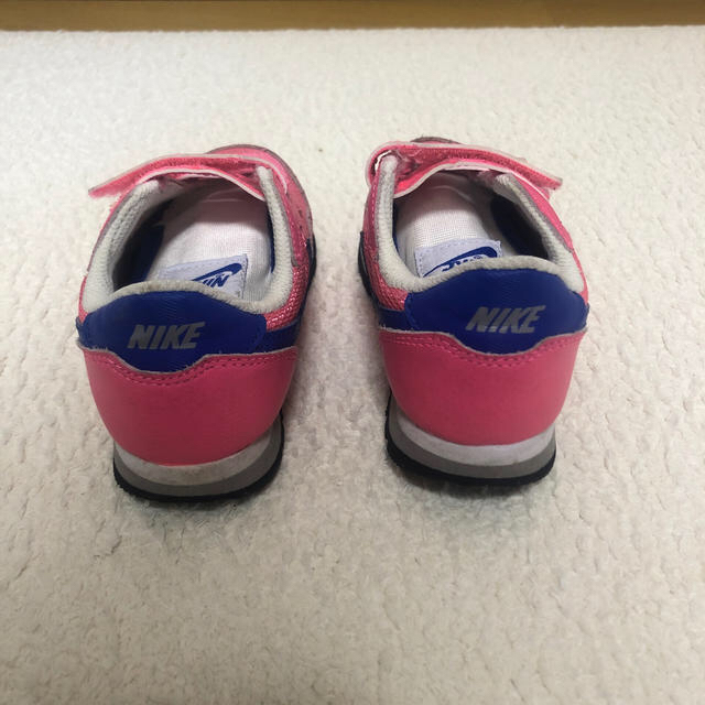 NIKE(ナイキ)の【NIKEジュニアシューズ】 キッズ/ベビー/マタニティのキッズ靴/シューズ(15cm~)(スニーカー)の商品写真