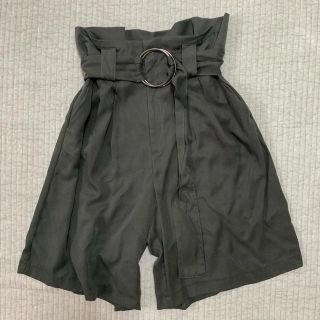 ザラ(ZARA)の【ZARA】ミディアムパンツ(ハーフパンツ)