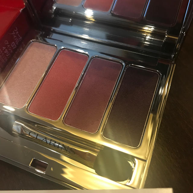 CLARINS(クラランス)のアイシャドウパレット4色セット コスメ/美容のベースメイク/化粧品(アイシャドウ)の商品写真