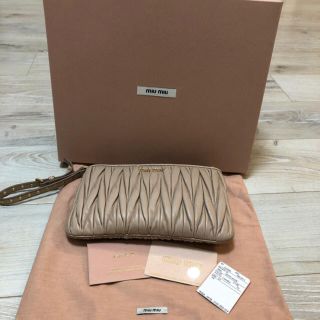 ミュウミュウ(miumiu)のsasa様専用　正規品miu miuのクラッチバッグ(クラッチバッグ)