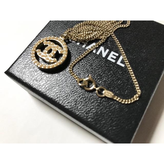 CHANEL(シャネル)のシャネル パールロゴ 丸型モチーフネックレス レディースのアクセサリー(ネックレス)の商品写真