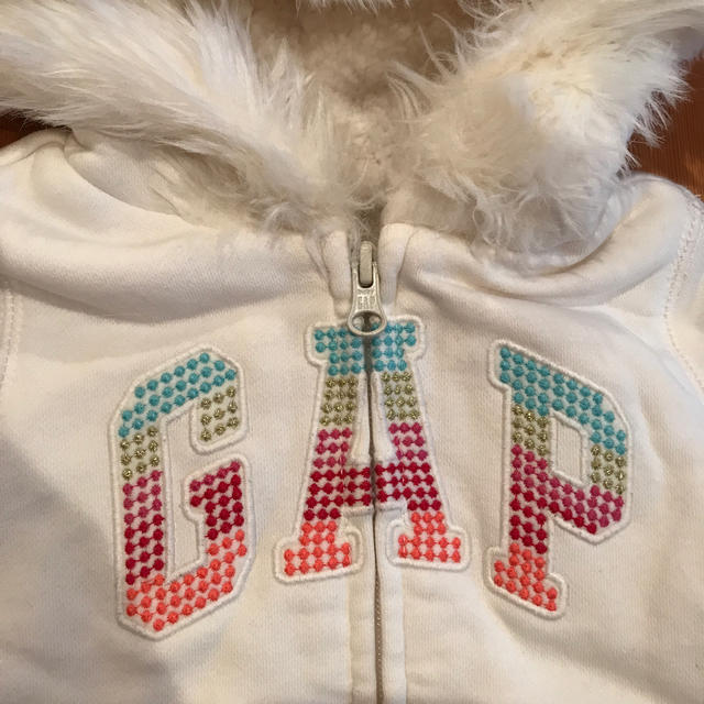 babyGAP(ベビーギャップ)のGAP ベビー　キッズ　ボアパーカー  キッズ/ベビー/マタニティのキッズ服女の子用(90cm~)(ジャケット/上着)の商品写真