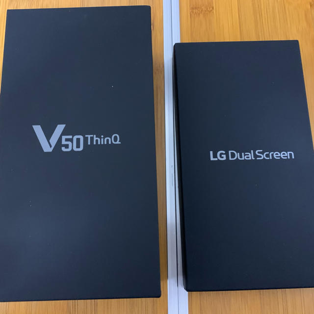 LG Electronics(エルジーエレクトロニクス)の(美品)LG V50 ThinQ   LM-V500N  Dual Screen スマホ/家電/カメラのスマートフォン/携帯電話(スマートフォン本体)の商品写真