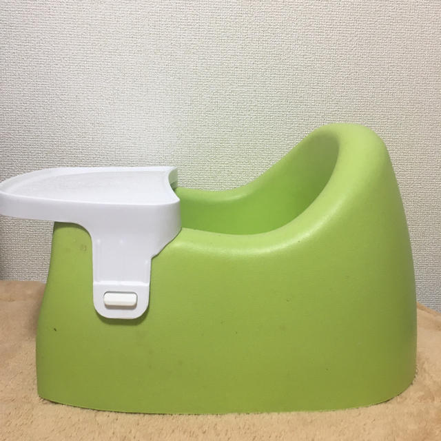 Bumbo(バンボ)のカリブベビーチェア(グリーン) キッズ/ベビー/マタニティの授乳/お食事用品(その他)の商品写真