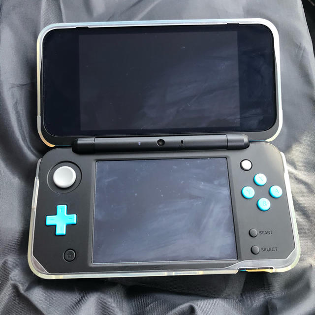 ニンテンドー2DS(ニンテンドー2DS)のNewニンテンドー2DS LL ブラック×ターコイズ エンタメ/ホビーのゲームソフト/ゲーム機本体(携帯用ゲーム機本体)の商品写真