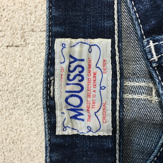 moussy(マウジー)のMOUSSY マウジー　デニム　23 インチ　パウダースキニー レディースのパンツ(スキニーパンツ)の商品写真