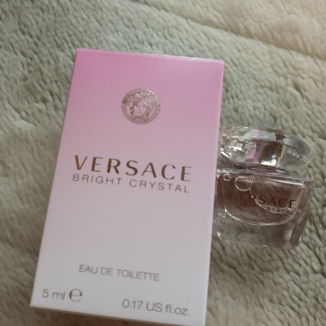 VERSACE(ヴェルサーチ)のVERCASE  BRIGHT CRYSTAL ミニボトル4.5ml コスメ/美容の香水(香水(女性用))の商品写真