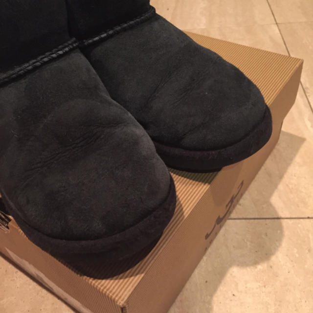 UGG(アグ)のn.さま専用UGG CLASSICキッズ キッズ/ベビー/マタニティのキッズ靴/シューズ(15cm~)(ブーツ)の商品写真