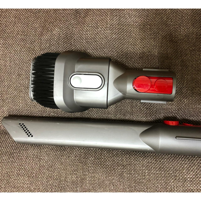 Dyson(ダイソン)のDyson V8 fluffy コードレスクリーナー スマホ/家電/カメラの生活家電(掃除機)の商品写真