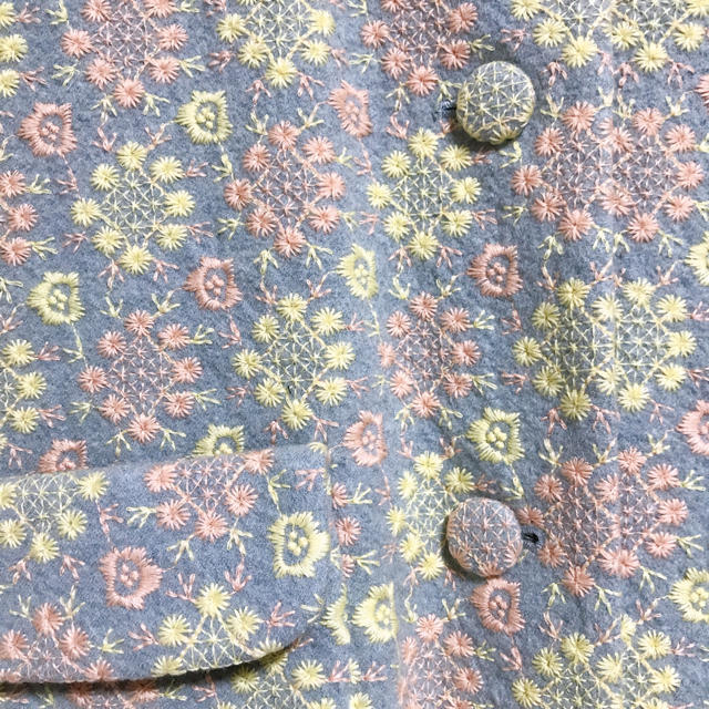 franche lippee(フランシュリッペ)のネセセア　コンペイトウの花刺繍コート レディースのジャケット/アウター(ロングコート)の商品写真
