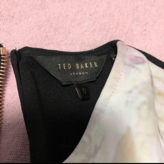 TED BAKER(テッドベイカー)のTED BAKER フラワーワンピ レディースのワンピース(ひざ丈ワンピース)の商品写真