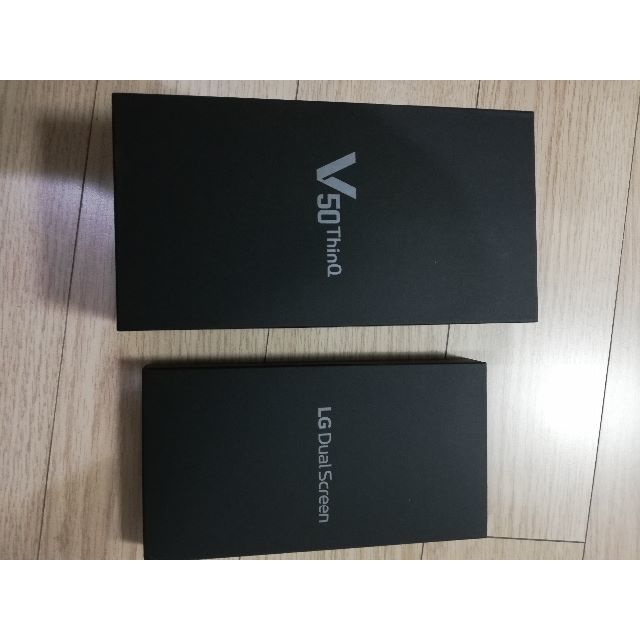 【★安心の定価販売★】 (ほぼ新品)LG V50 ThinQ 5G デュアルスクリーン、付属品付き スマートフォン本体