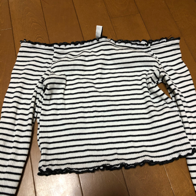 H&M(エイチアンドエム)のH&M オフショル　ショート丈ボーダー レディースのトップス(カットソー(長袖/七分))の商品写真