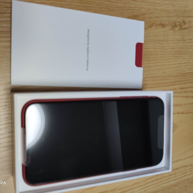 iPhone(アイフォーン)の[新品未使用][SIMフリー]iPhone XR 64GB Red au スマホ/家電/カメラのスマートフォン/携帯電話(スマートフォン本体)の商品写真