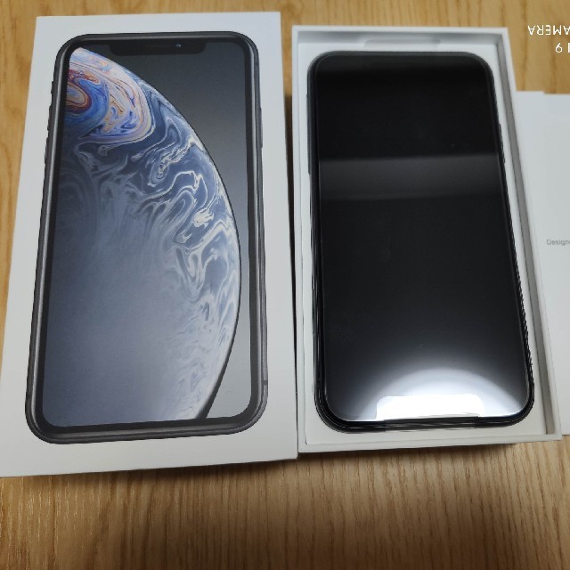 Apple(アップル)の新品 未使用 iPhoneXR SIMフリー 64GB ブラック元au スマホ/家電/カメラのスマートフォン/携帯電話(スマートフォン本体)の商品写真