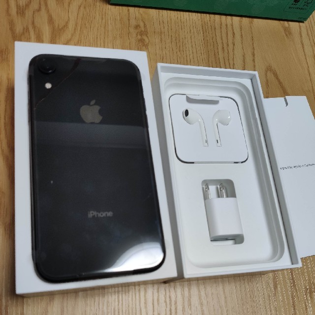 Apple(アップル)の新品 未使用 iPhoneXR SIMフリー 64GB ブラック元au スマホ/家電/カメラのスマートフォン/携帯電話(スマートフォン本体)の商品写真